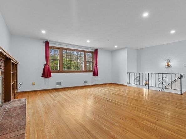 25 Lanewood Ave., Framingham MA 01701