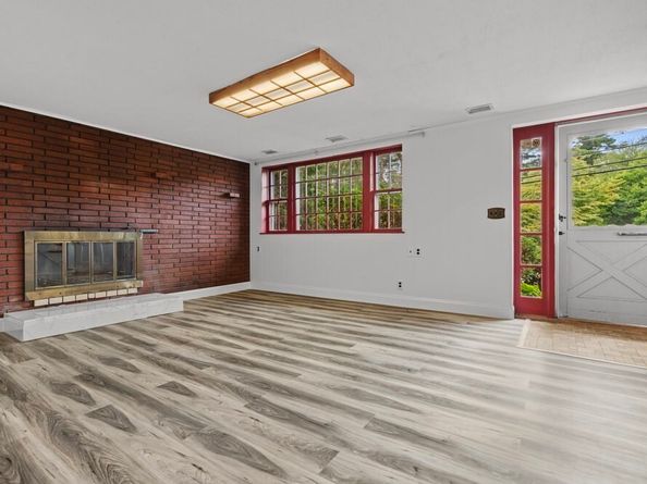 25 Lanewood Ave., Framingham MA 01701