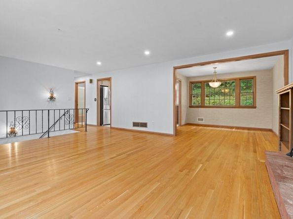 25 Lanewood Ave., Framingham MA 01701