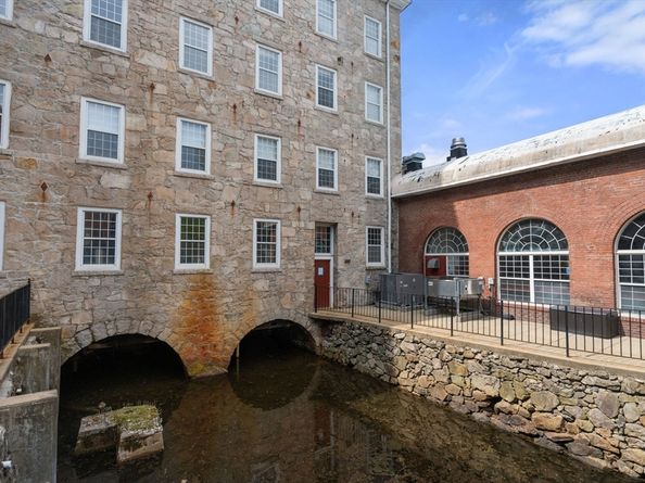 7 S Stone Mill Drive 403, Dedham MA 02026