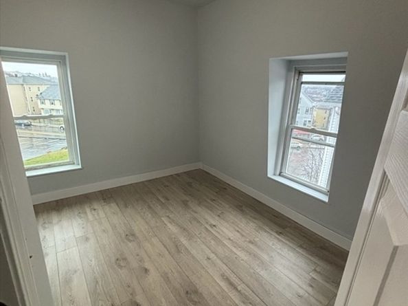 7 Winthrop St, Worcester MA 01604