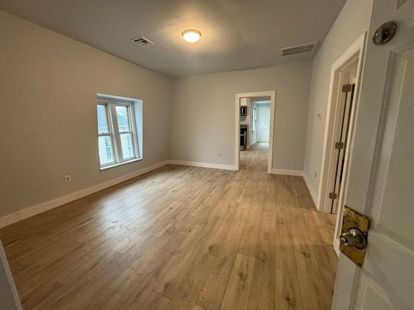 7 Winthrop St, Worcester MA 01604