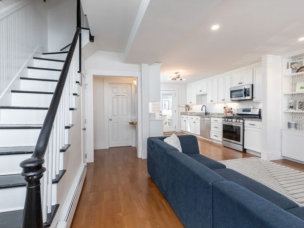 89 Baxter St, Boston MA 02127