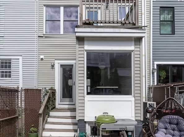 89 Baxter St, Boston MA 02127