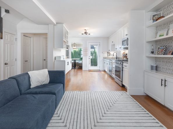89 Baxter St, Boston MA 02127