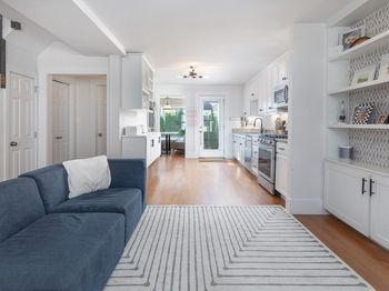 89 Baxter St
