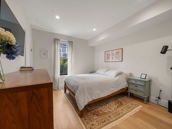 519 E 2nd St 207, Boston MA 02127