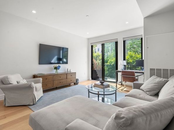 519 E 2nd St 207, Boston MA 02127