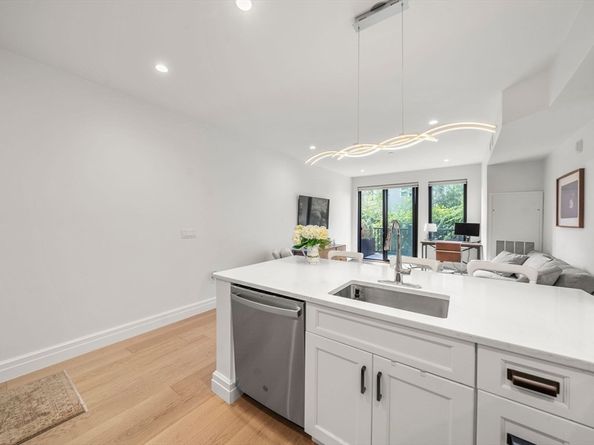 519 E 2nd St 207, Boston MA 02127