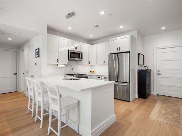 519 E 2nd St 207, Boston MA 02127