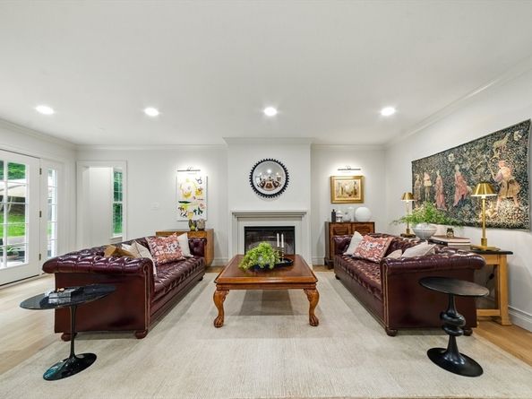 98 Great Plain Ave, Wellesley MA 02482
