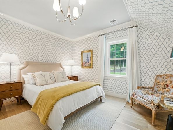 98 Great Plain Ave, Wellesley MA 02482