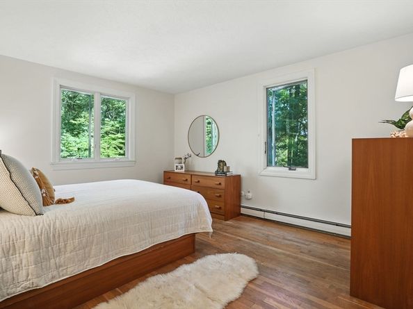 28 Pine St, Duxbury MA 02332