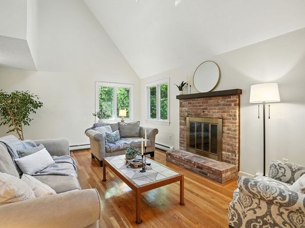 28 Pine St, Duxbury MA 02332