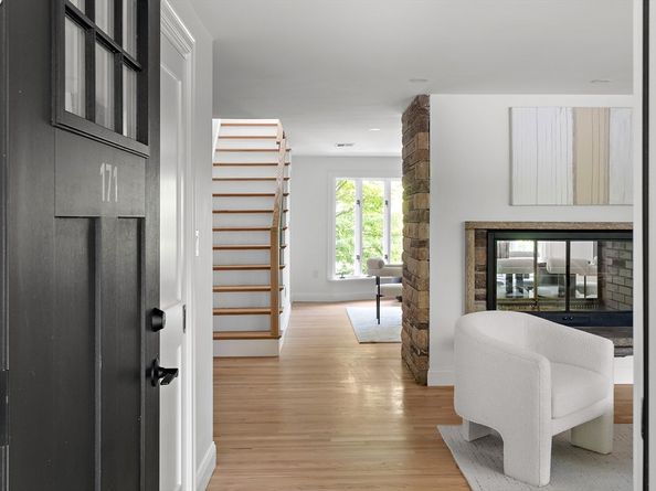 171 Shaw Rd, Brookline MA 02467