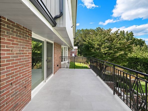 171 Shaw Rd, Brookline MA 02467