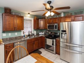 149 Berry Corner Rd, Charlton MA 01507