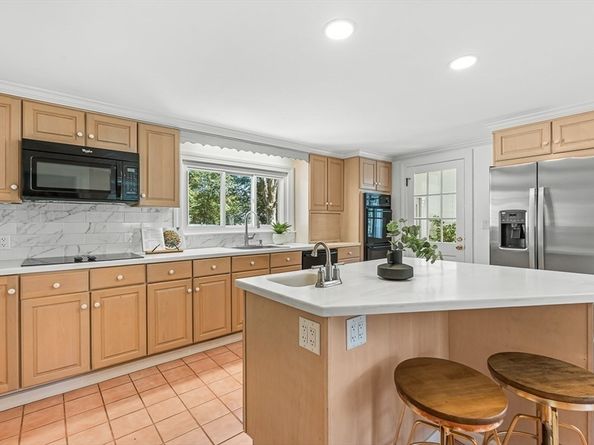 177 Main St, Wayland MA 01778
