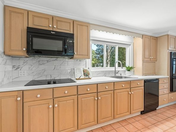 177 Main St, Wayland MA 01778