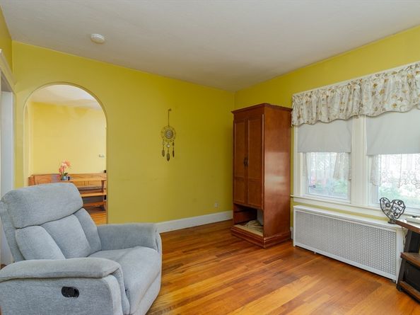 12 Friedel St, Worcester MA 01603