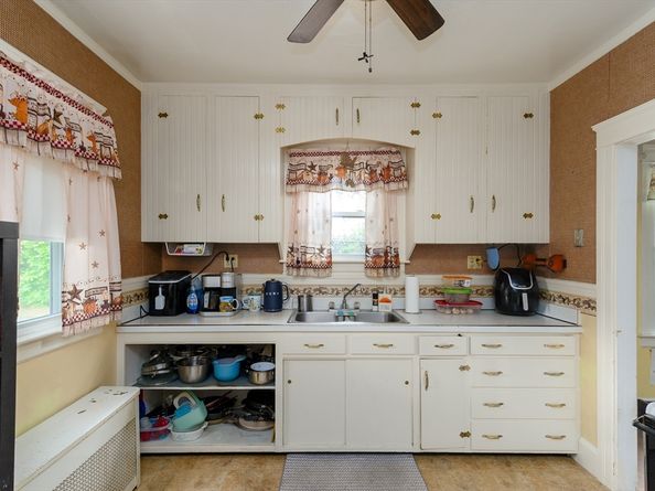 12 Friedel St, Worcester MA 01603