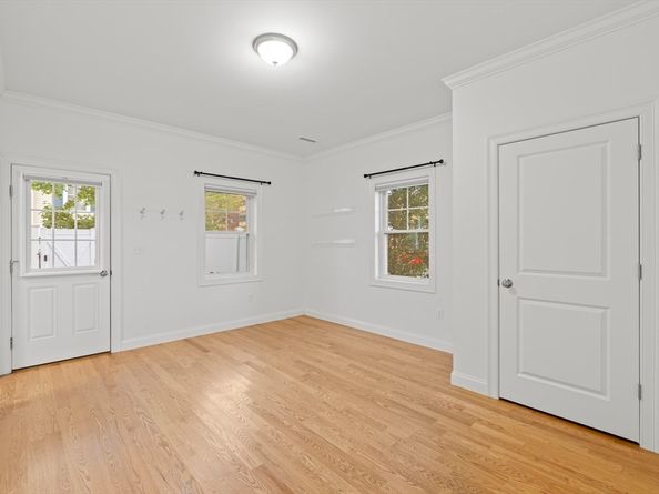 3 Lowell St A, Waltham MA 02453