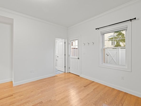 3 Lowell St A, Waltham MA 02453