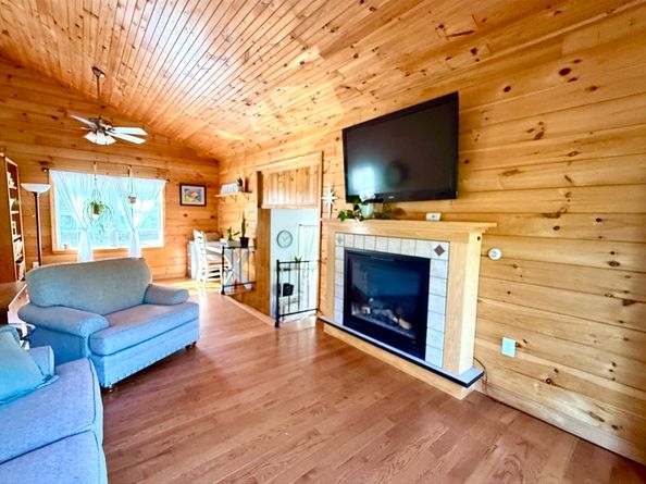 27 Mayflower Circle, Holden MA 01520