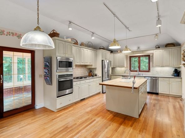 56 W Elm St, Hopkinton MA 01748