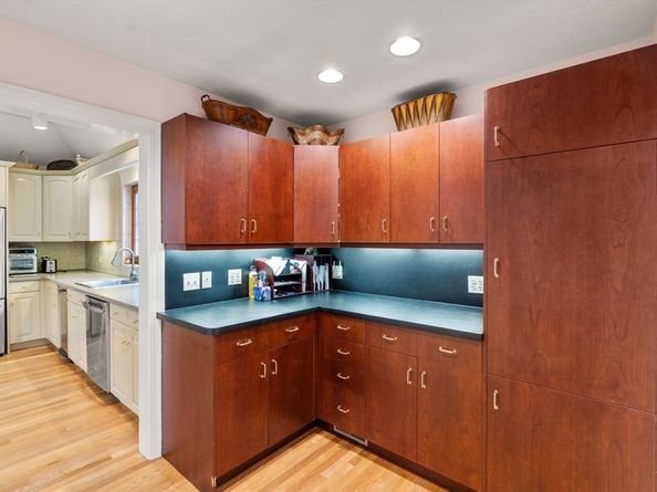 56 W Elm St, Hopkinton MA 01748
