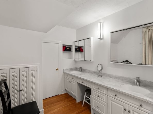 56 W Elm St, Hopkinton MA 01748