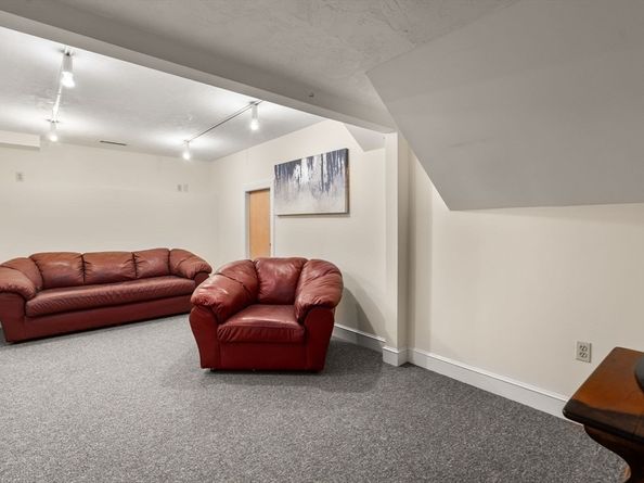 56 W Elm St, Hopkinton MA 01748