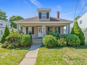 11 Shaw St, Weymouth MA 02191