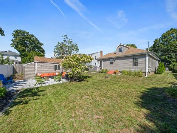 11 Shaw St, Weymouth MA 02191