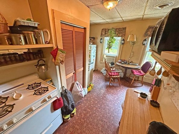 261 Plymouth St, East Bridgewater MA 02333