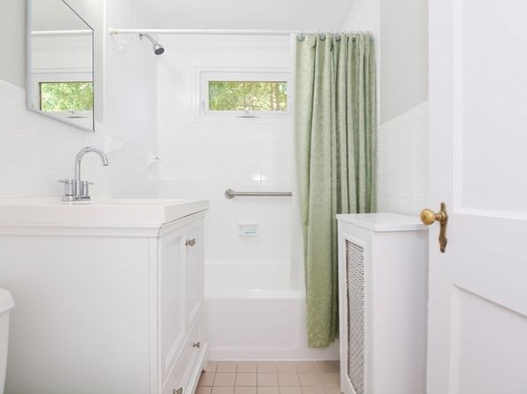 7 Holland Rd, Wakefield MA 01880