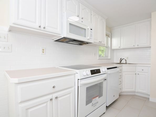 7 Holland Rd, Wakefield MA 01880