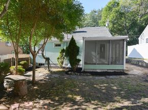 7 Holland Rd, Wakefield MA 01880