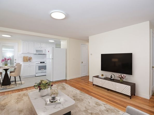 7 Holland Rd, Wakefield MA 01880