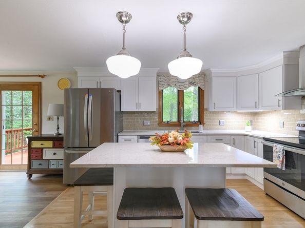 57 Sheri Ln, Weymouth MA 02190