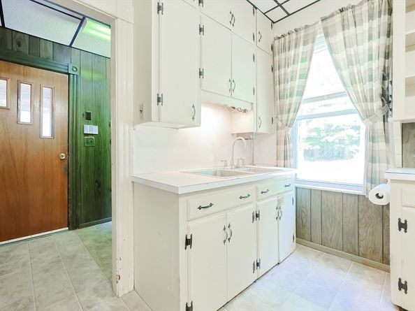 30 Palm Street, Leominster MA 01453