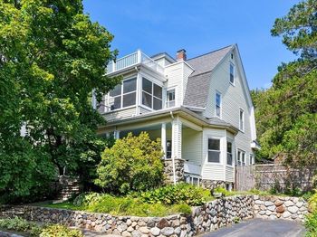 7 Woodland St