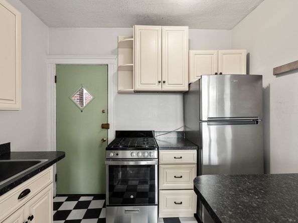 185 Chestnut Hill Avenue 18, Boston MA 02135