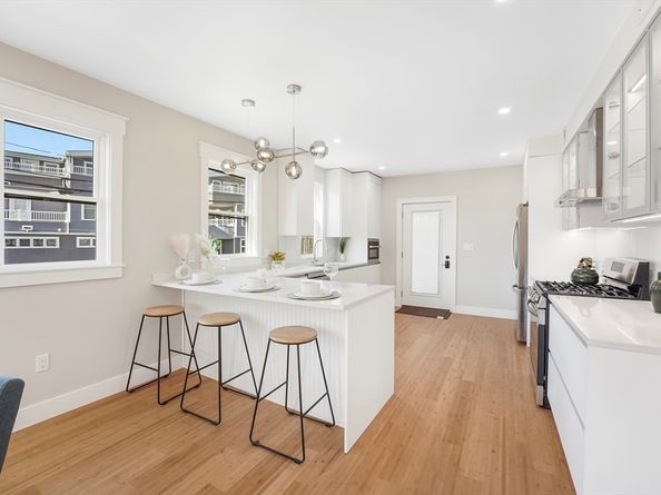 86 Cypress St 1, Watertown MA 02472