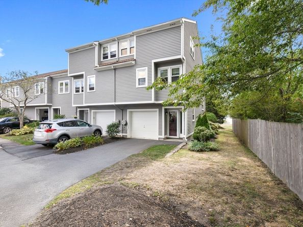 3 Fletcher Way 32AD, Salem MA 01970