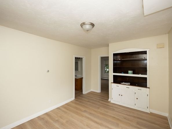 208 Blossom St, Fitchburg MA 01420