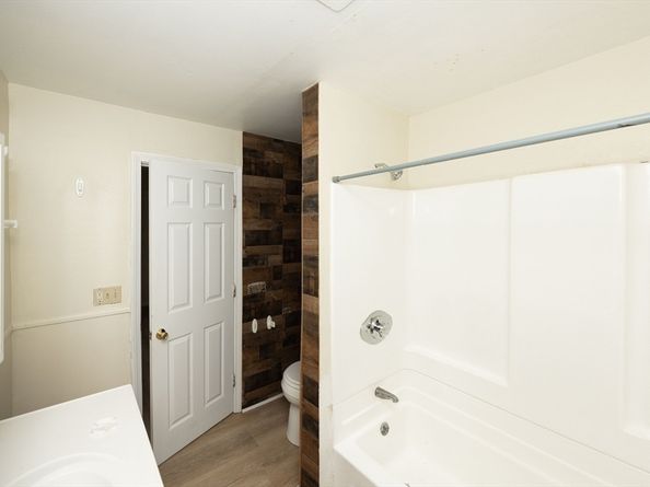208 Blossom St, Fitchburg MA 01420