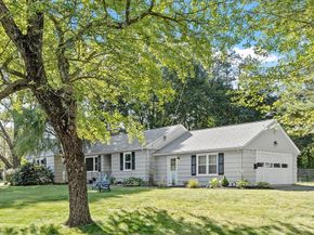 12 Brentwood Dr, Holden MA 01520