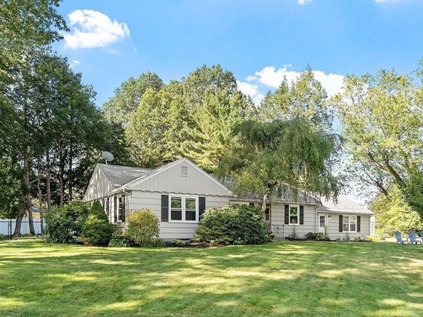 12 Brentwood Dr, Holden MA 01520