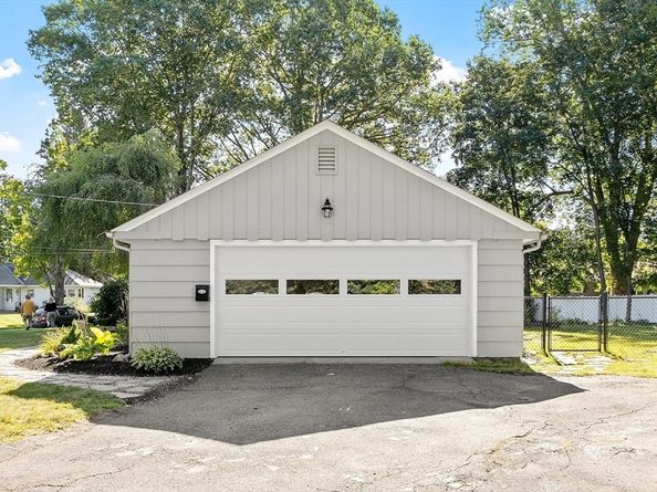 12 Brentwood Dr, Holden MA 01520